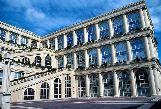 Bureaux à Antigone, le quartier néoclassique de Bofill